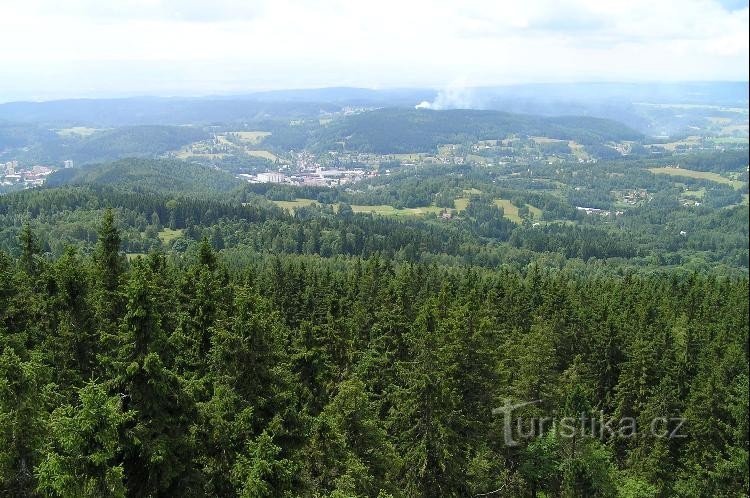 Tisovský vrch: pohled z rozhledny na Nejdek