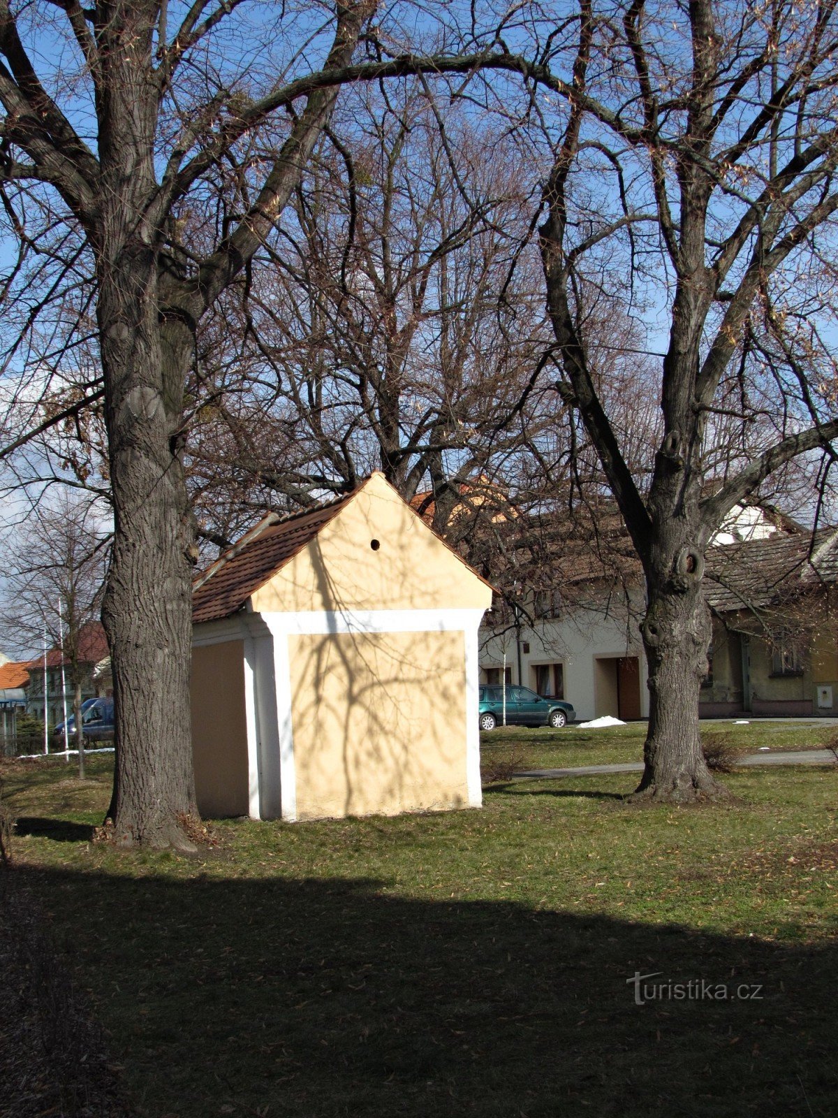 Tlumačov - kapel achter de kerk