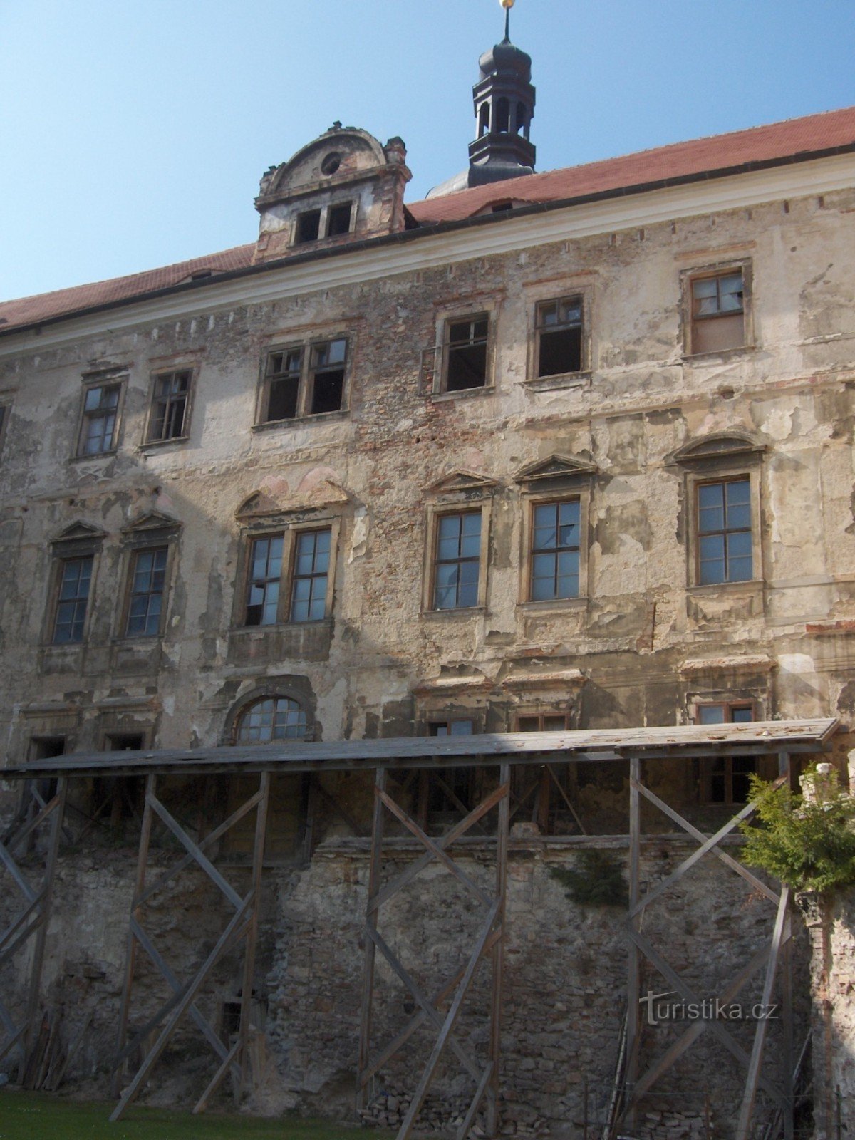 this is also Jezeří castle