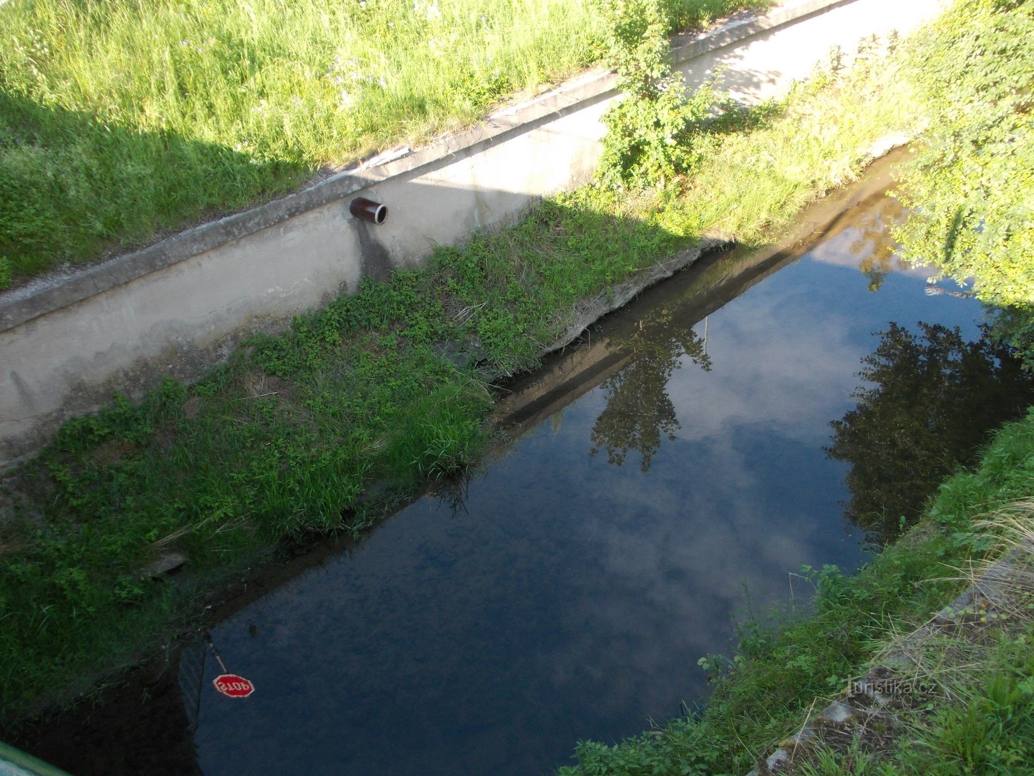 de stroom van de rivier Řika