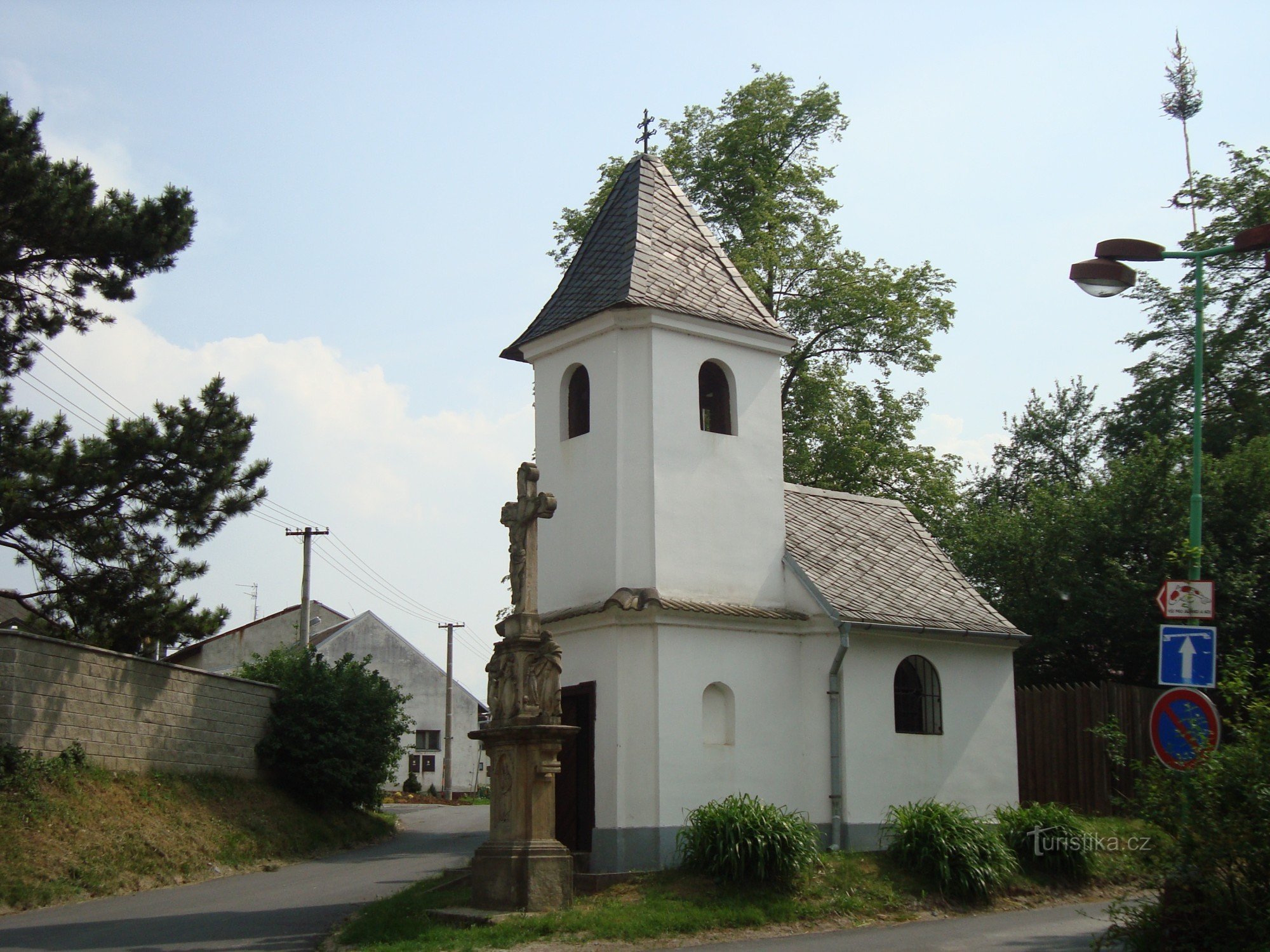 Topolany-key su Nedbalova Street-Kaple sv.florian dal 1739 e croce dal 1861 con