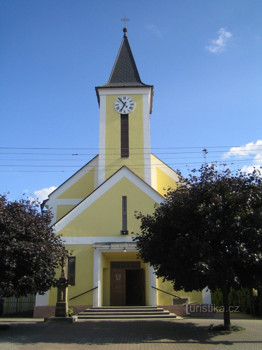 Topolná - church