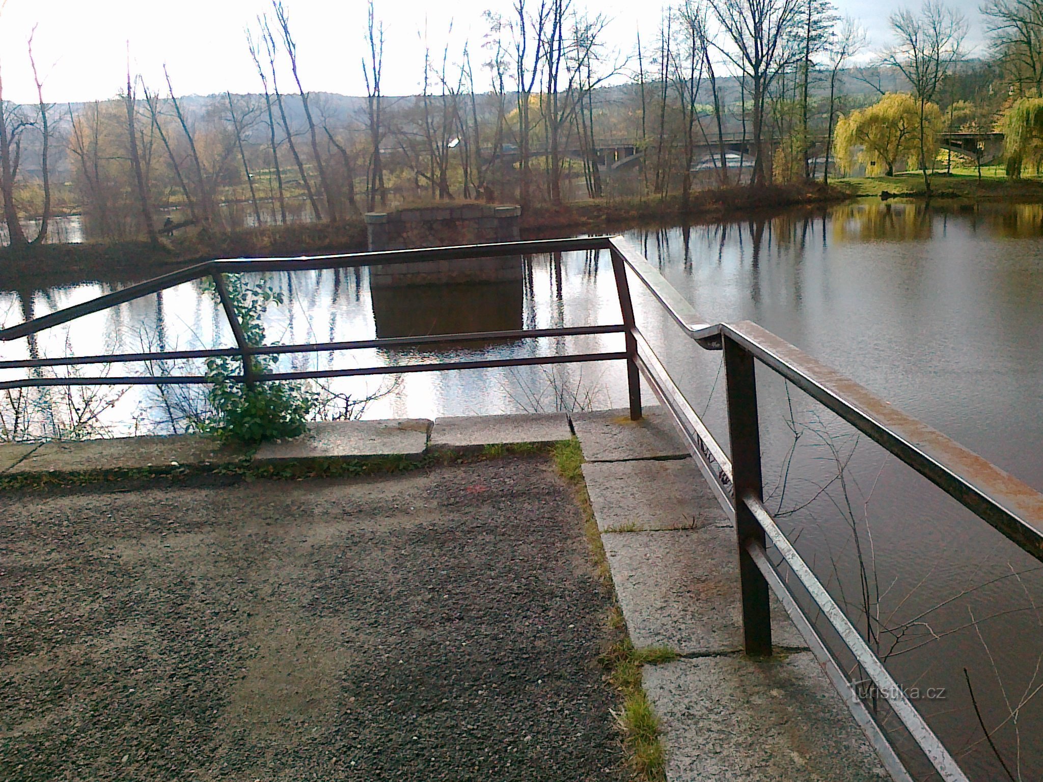 der Torso der Brücke, im Hintergrund die neue Jan-Evangelista-Purkyně-Brücke