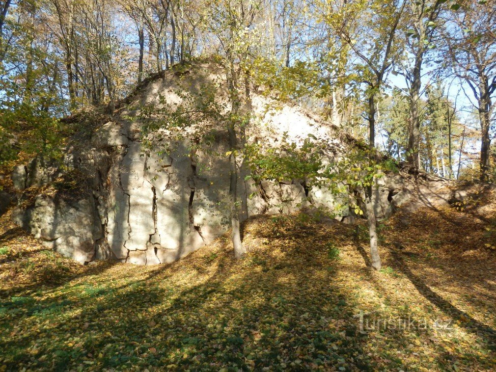 Lo stesso, l'inizio del cimitero di cui all'articolo