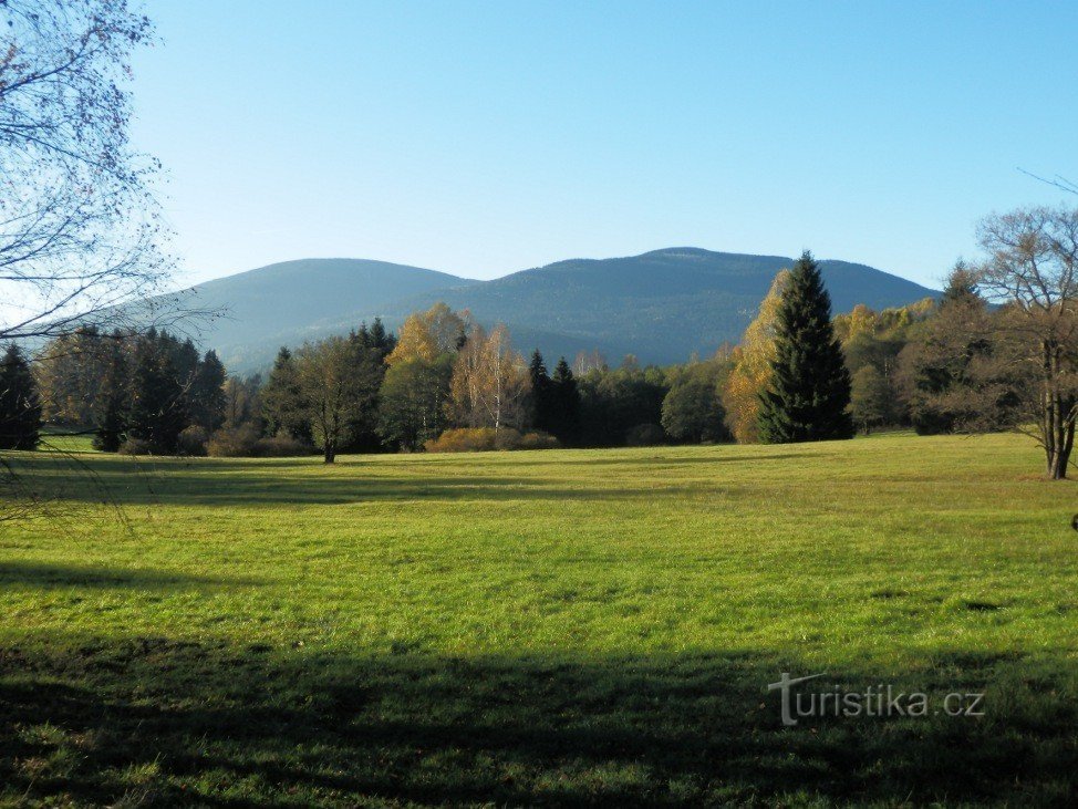 La fel, Black Mountain și Light Mountain sunt capturate