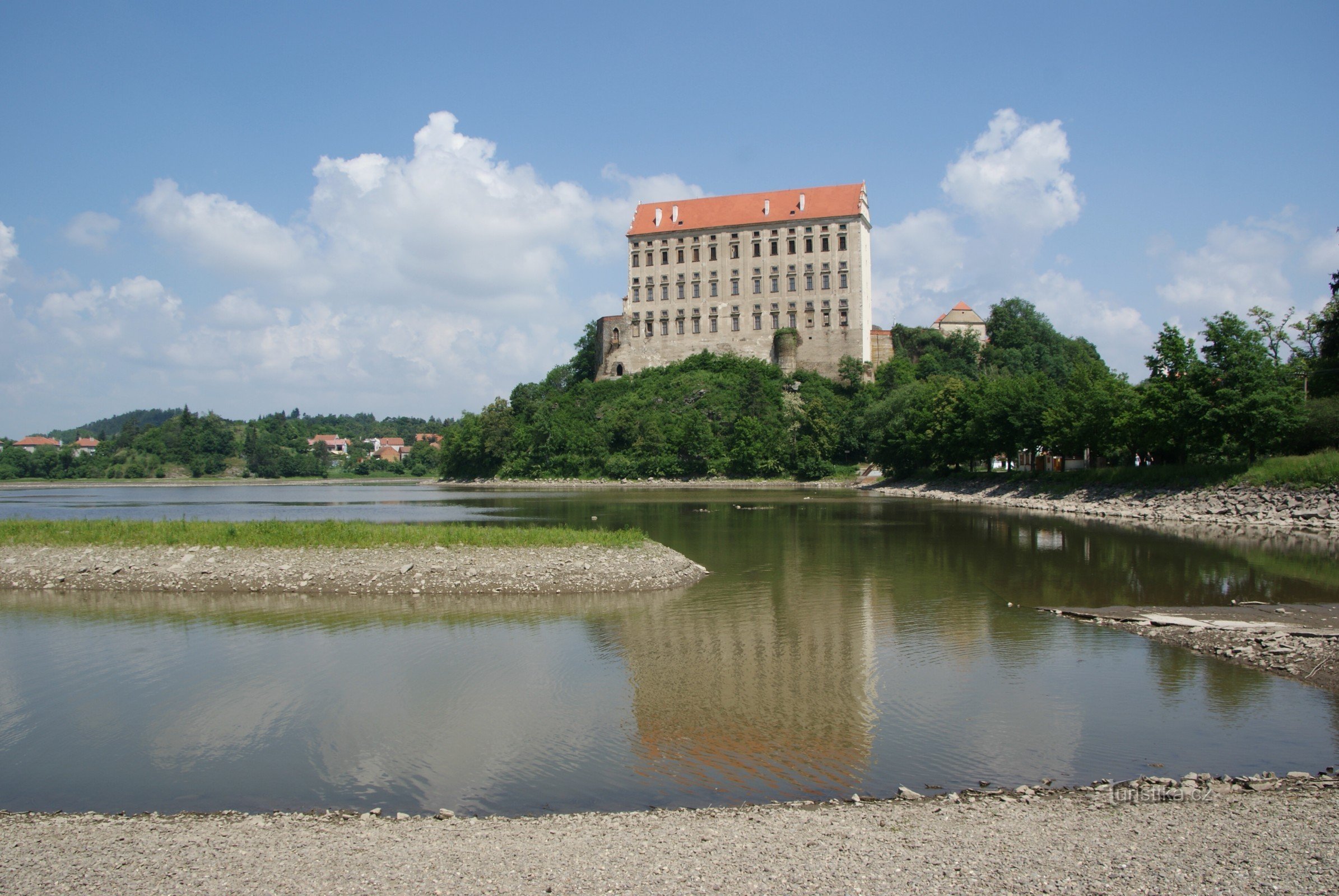 traditionell utsikt över Plumlov slott