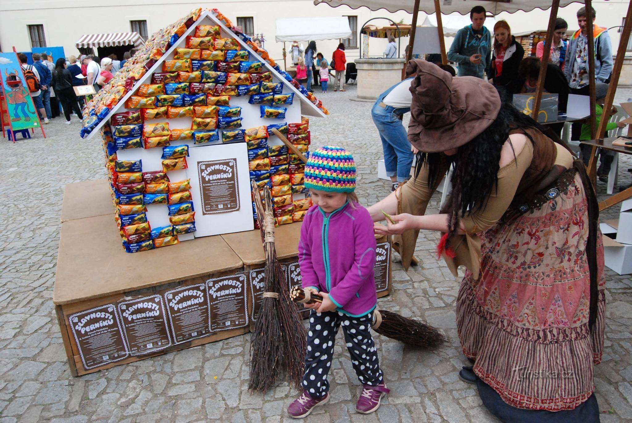 Traditioneel peperkoekfestival in het kasteel in Pardubice