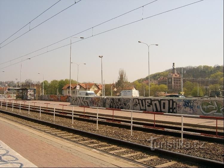 Linha de bonde na rua Modřanská