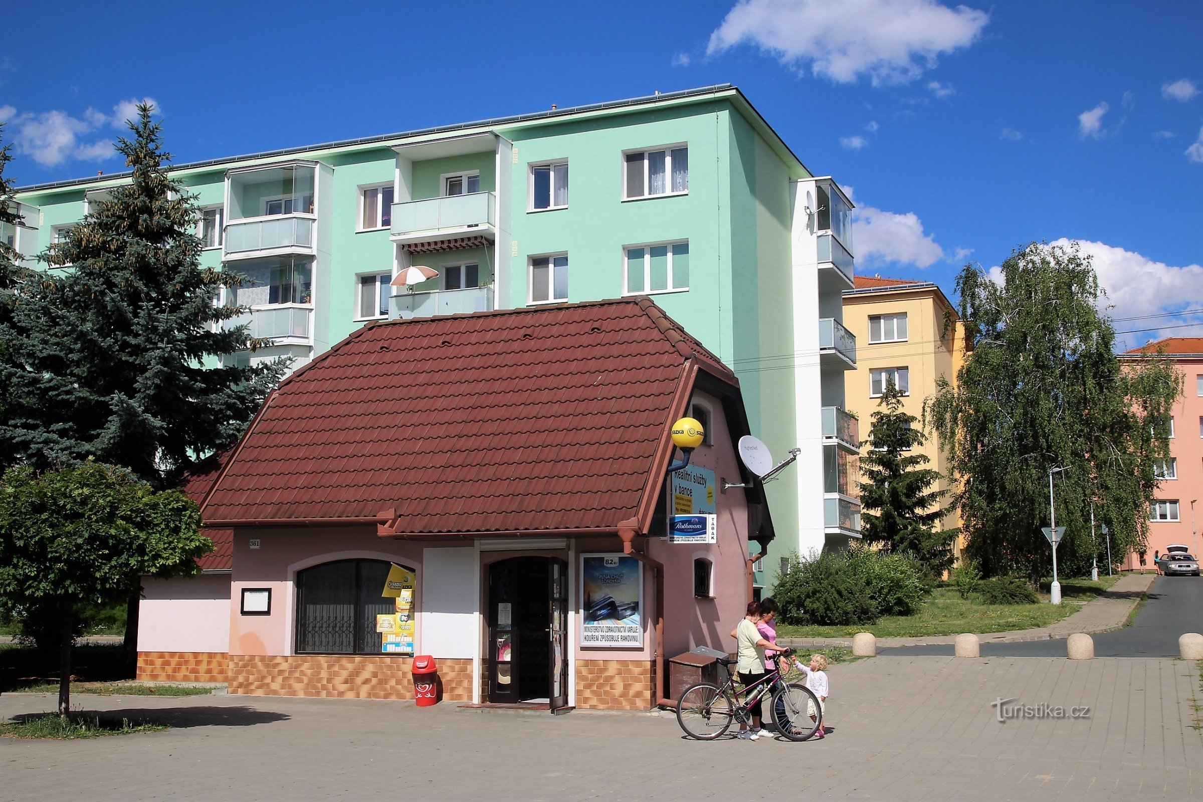 Ruta izleta također vodi pokraj lokalne trafike