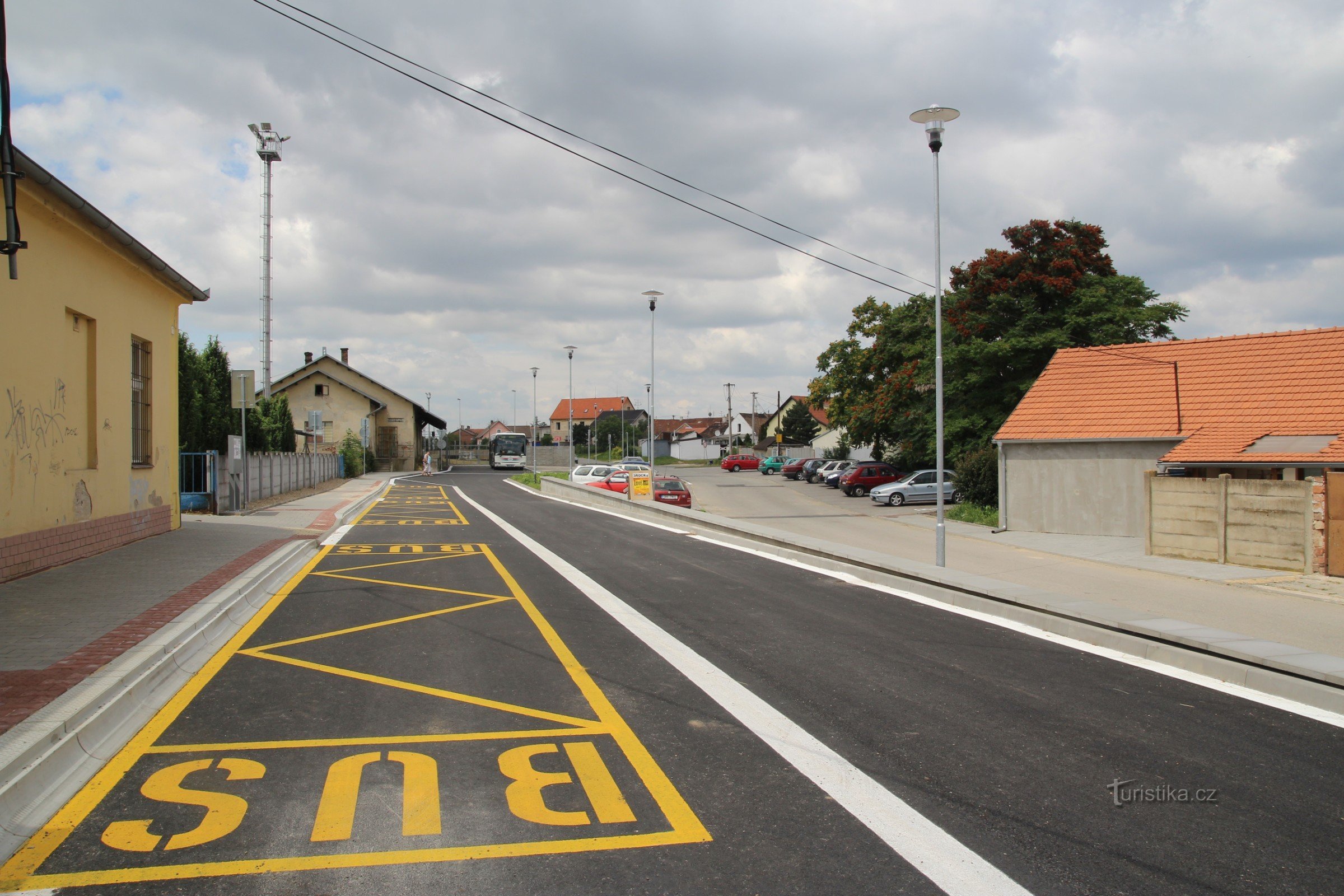 De route begint voor het treinstation van Vranovic