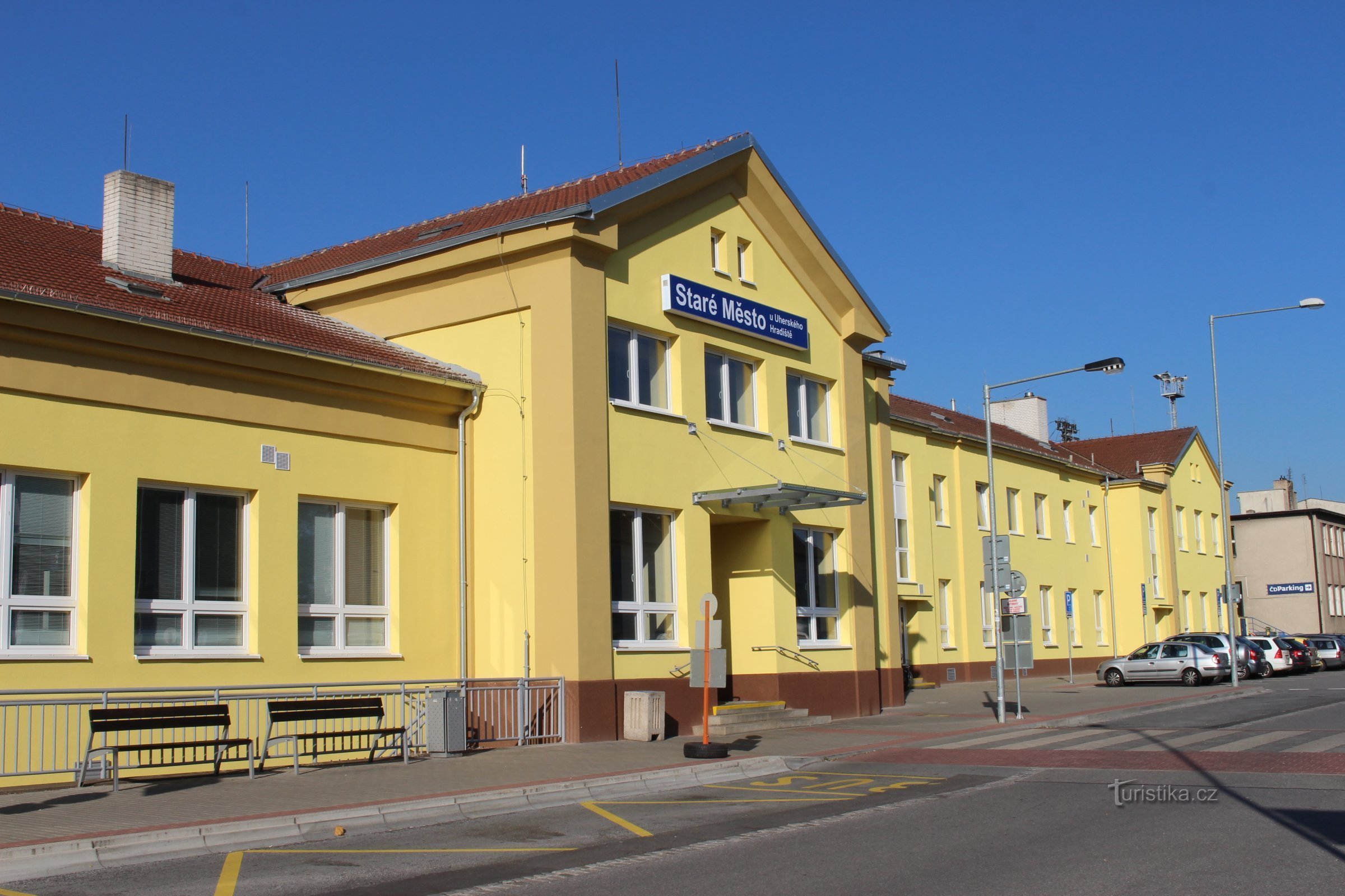 The route starts at the Old Town Railway Station