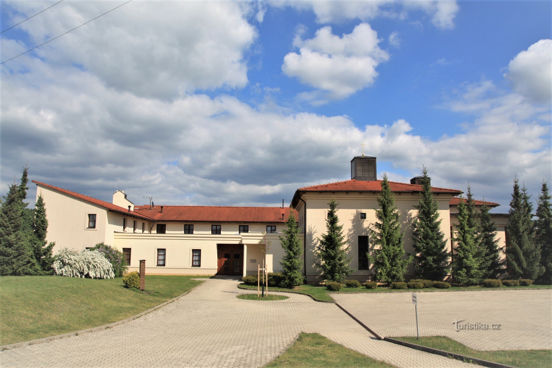 Traseul începe în Soběšice, lângă mănăstirea Klarisek