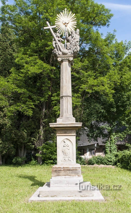 Třebařov – Heilige Dreifaltigkeit (bei der Kirche)