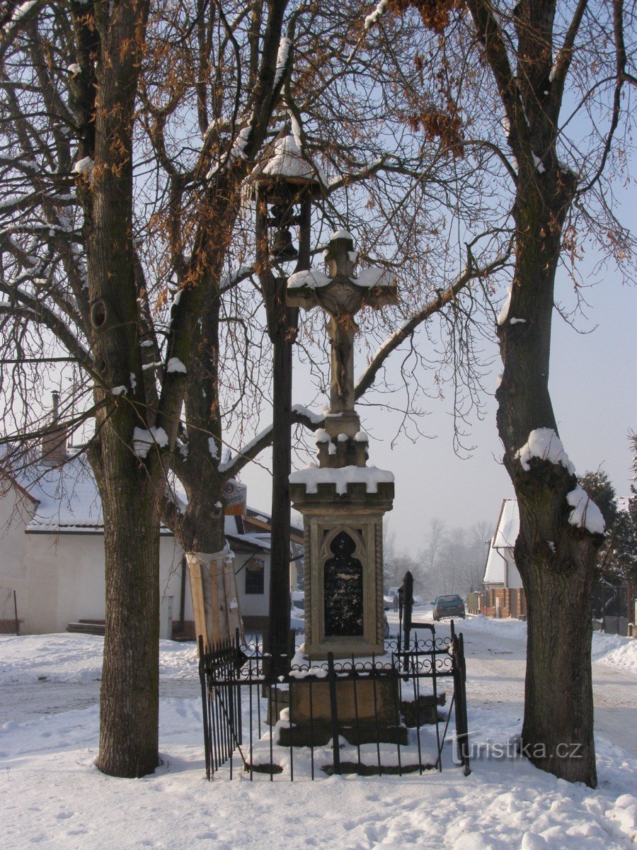 Třebeš – хрест із дзвоном