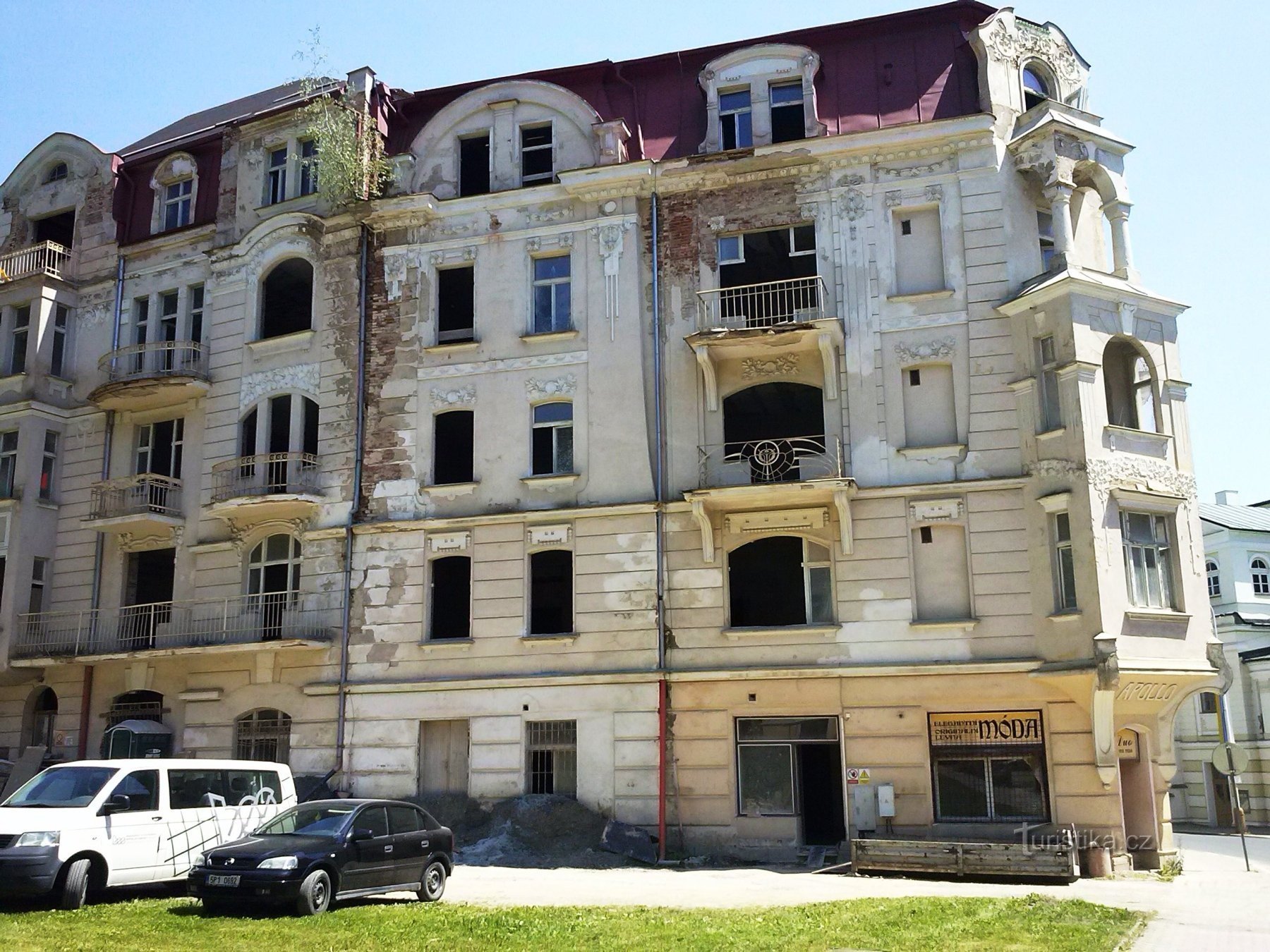 Rue Třebízského - reconstruction de l'hôtel Apollo