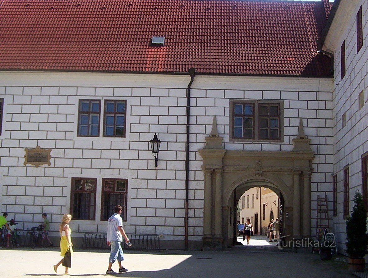 Třeboň-slott-porten till Krčínova Street-Foto: Ulrych Mir.