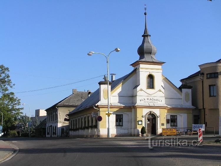 Trhová Kamenice: voormalig gemeentehuis, nu restaurant.
