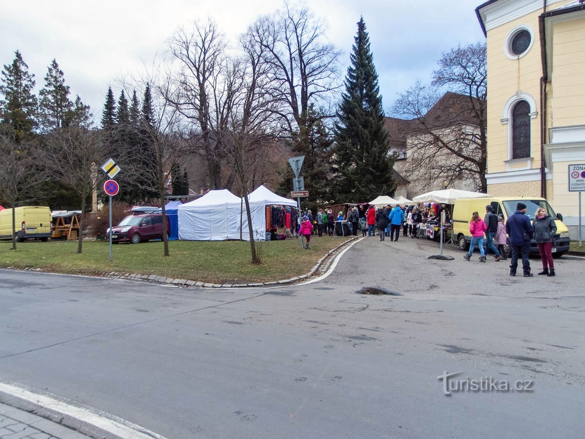 The markets are in the area behind the church