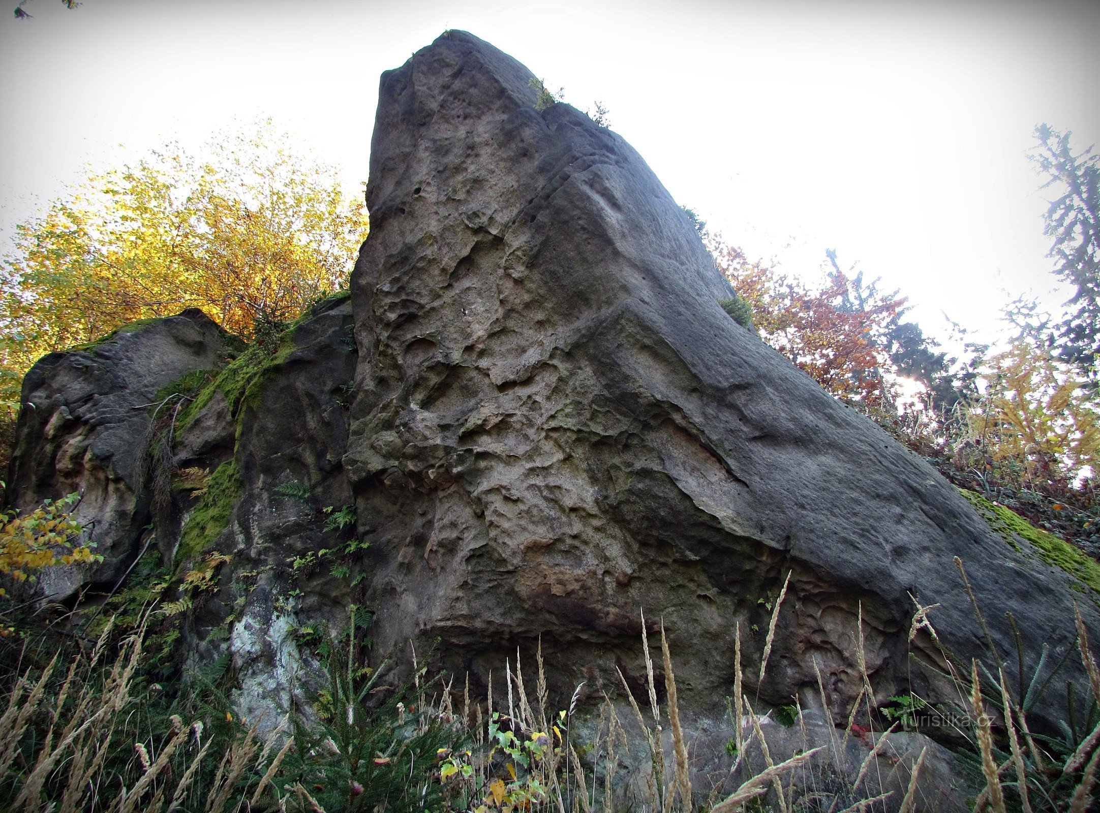 Tre torri rocciose su Sýkornice