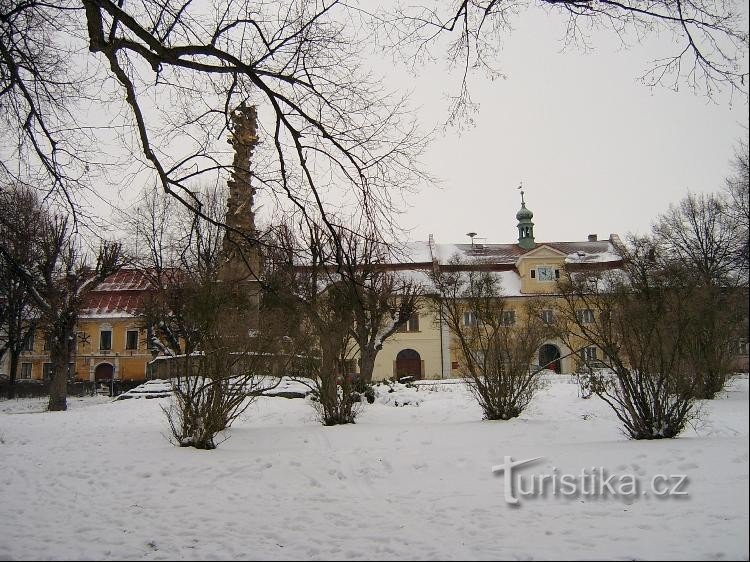 Троицкая колонна на Большой площади