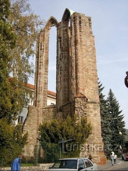 Troska presbytáře gotického klášterního kostela minoritů: troska presbytáře goti