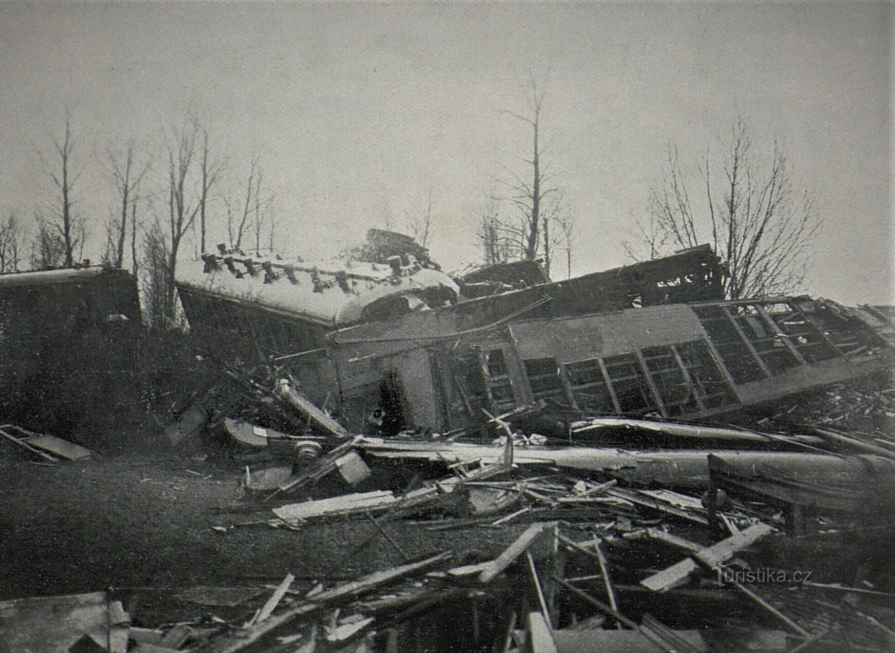 Ruiny praskiego pociągu ekspresowego pod Uherską (1909)