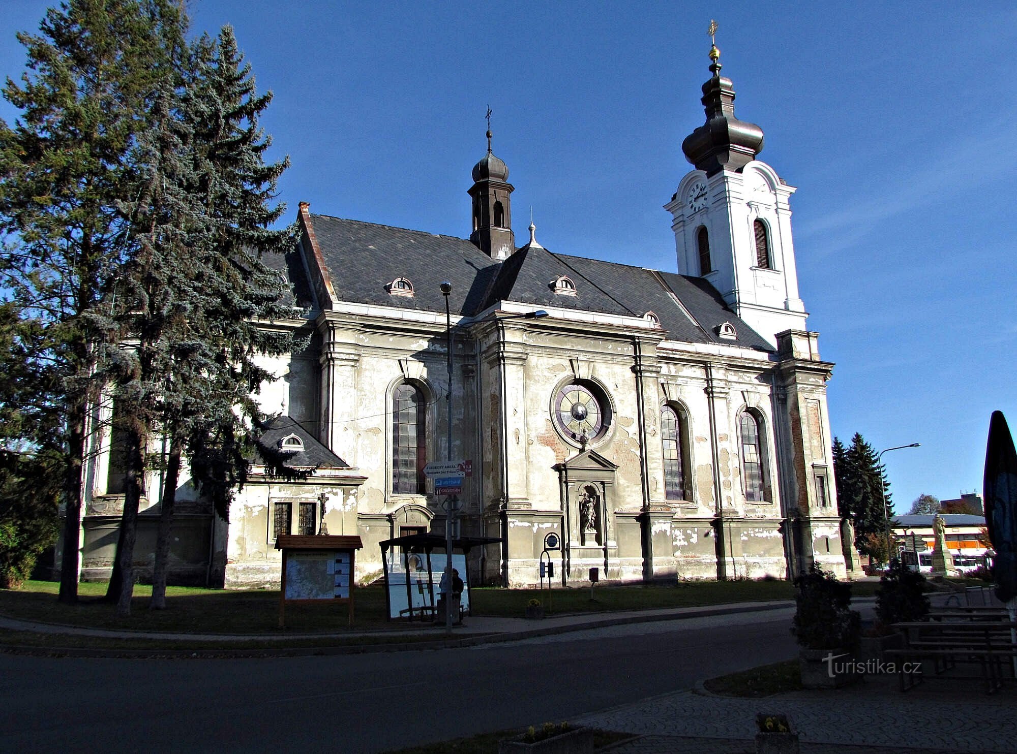 Tršice - Iglesia de la Natividad de la Virgen María