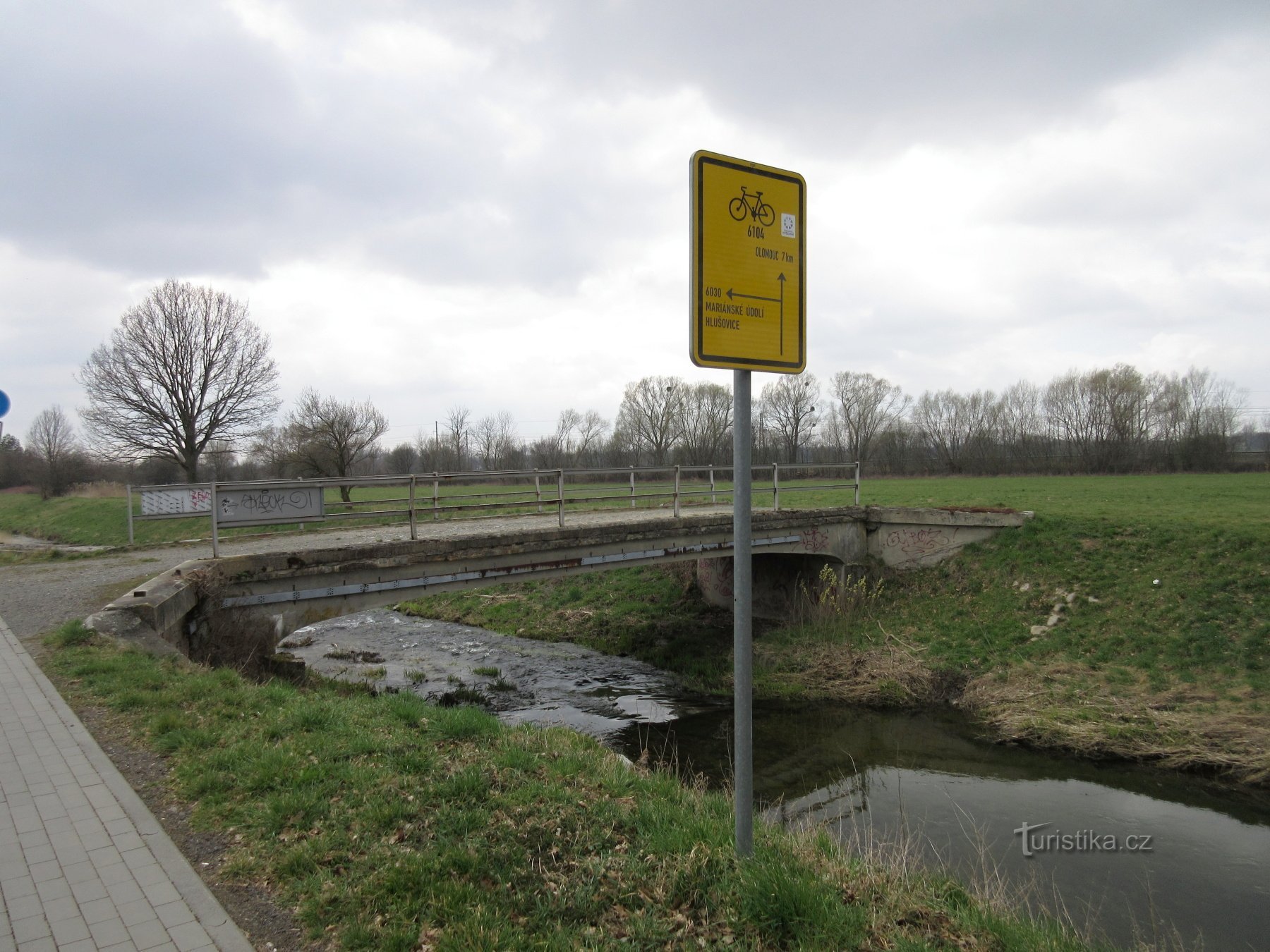 Trusovický potok - onze eerste brug