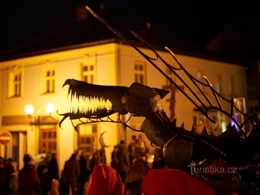 Trutnov, Dragon City Festivals They're already carrying him! 6 and 7 May 5
