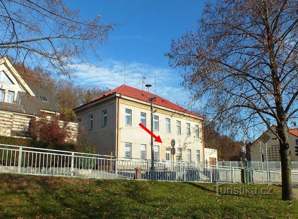 Tuchoměřice, école