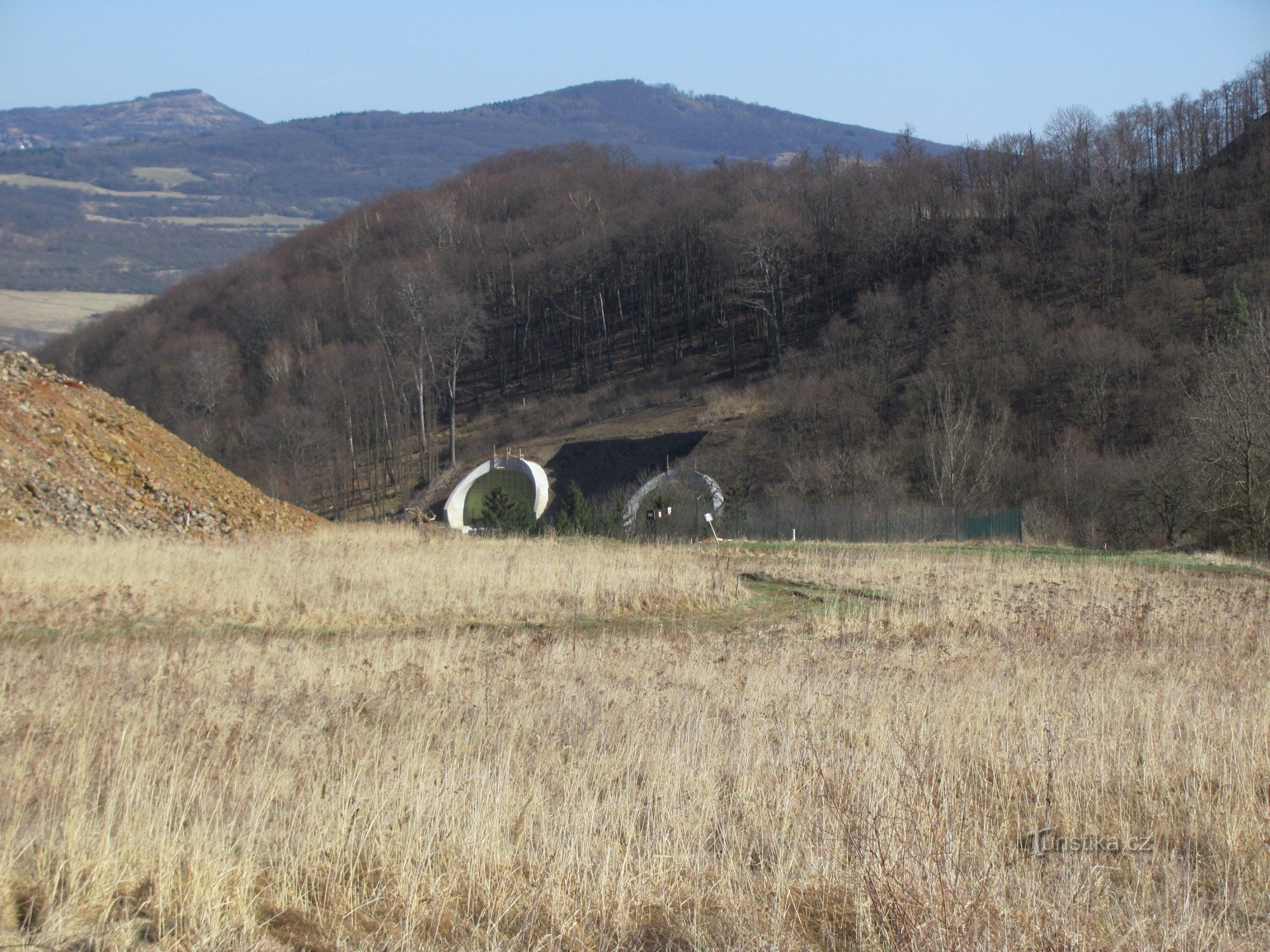 tuneluri de autostradă