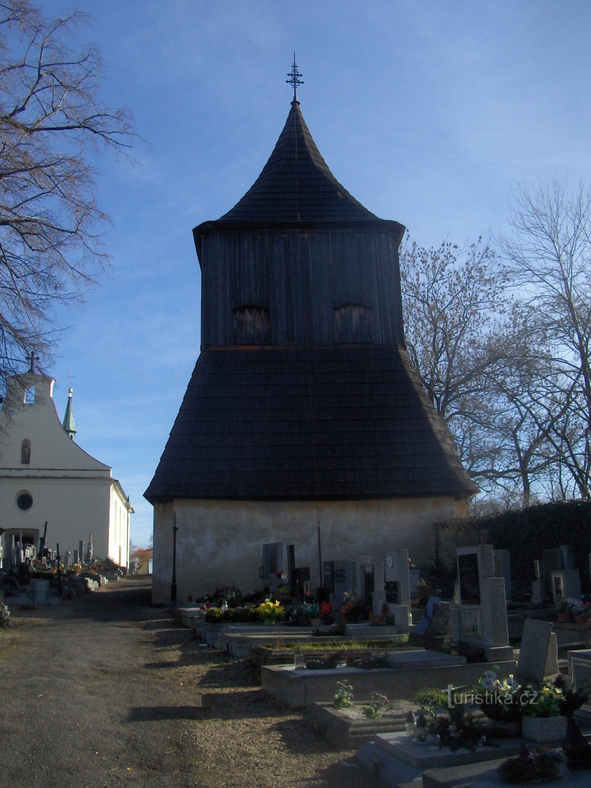 Campanario de madera de Tuřany