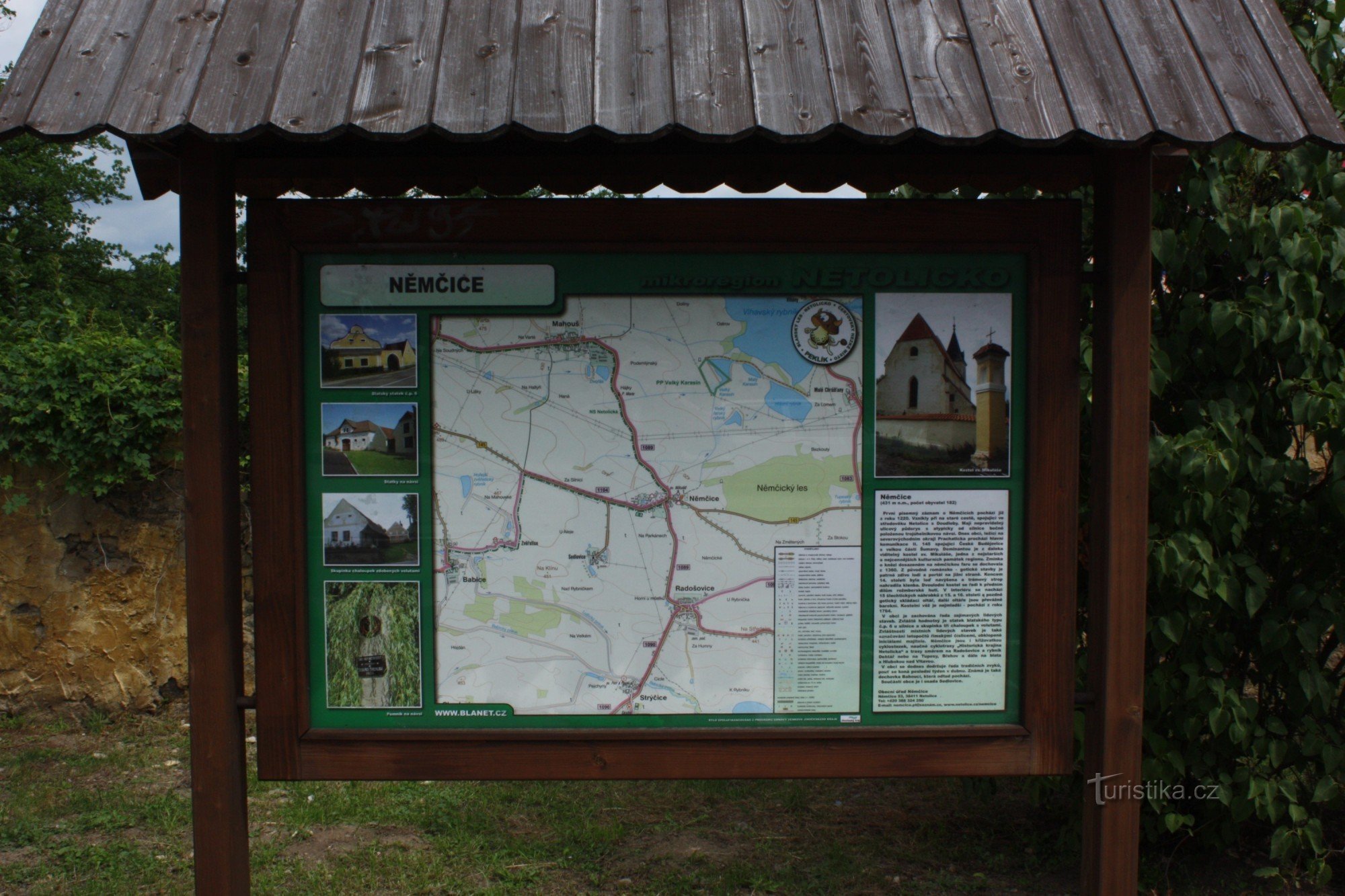 Πίνακας τουριστικών πληροφοριών στο Němčice κοντά στο Netolice