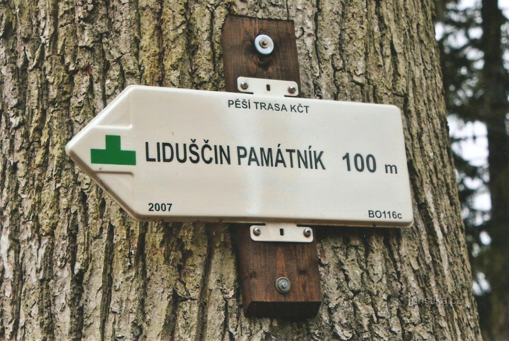 Tourist signpost