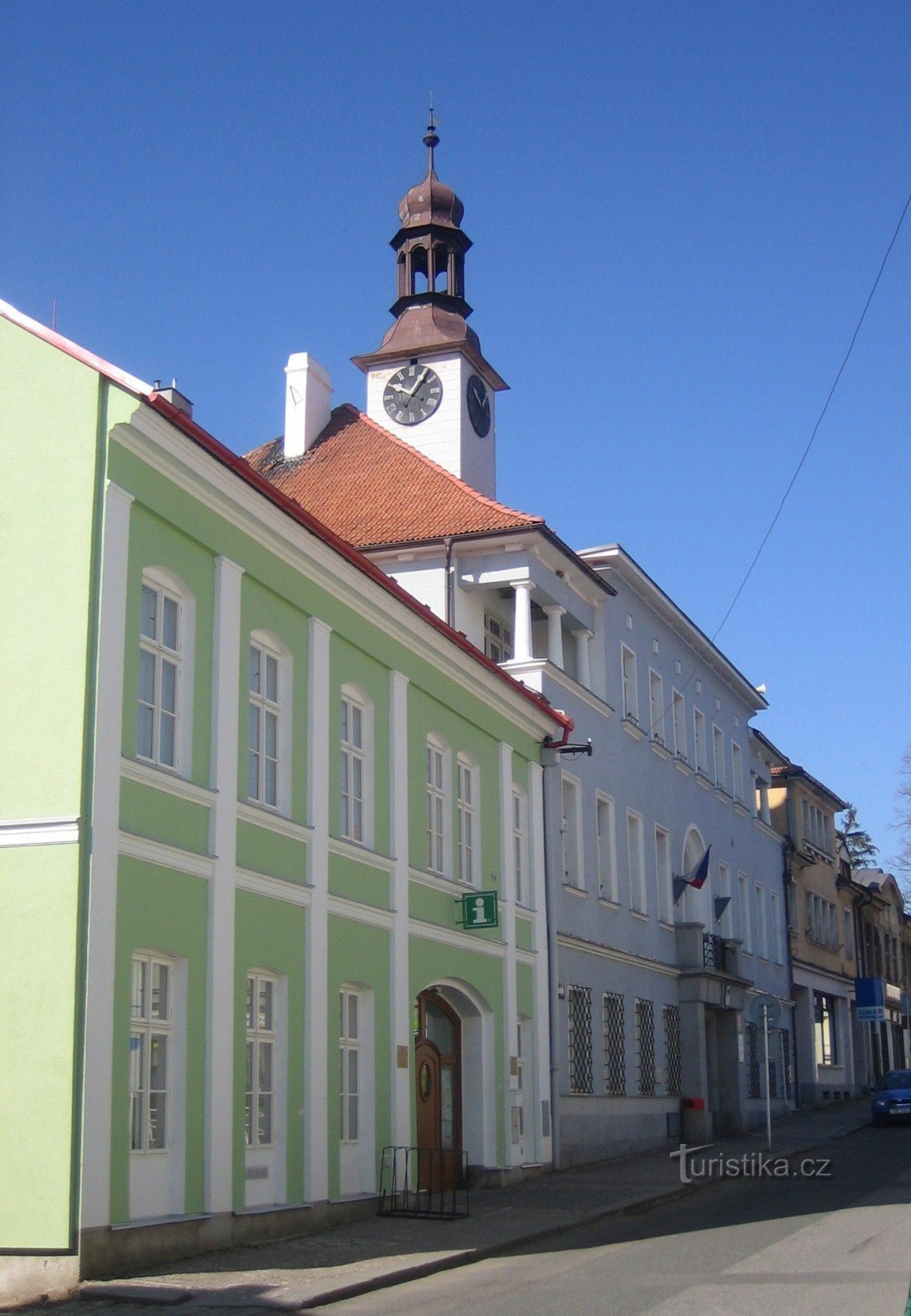 Centro de informações turísticas e câmara municipal