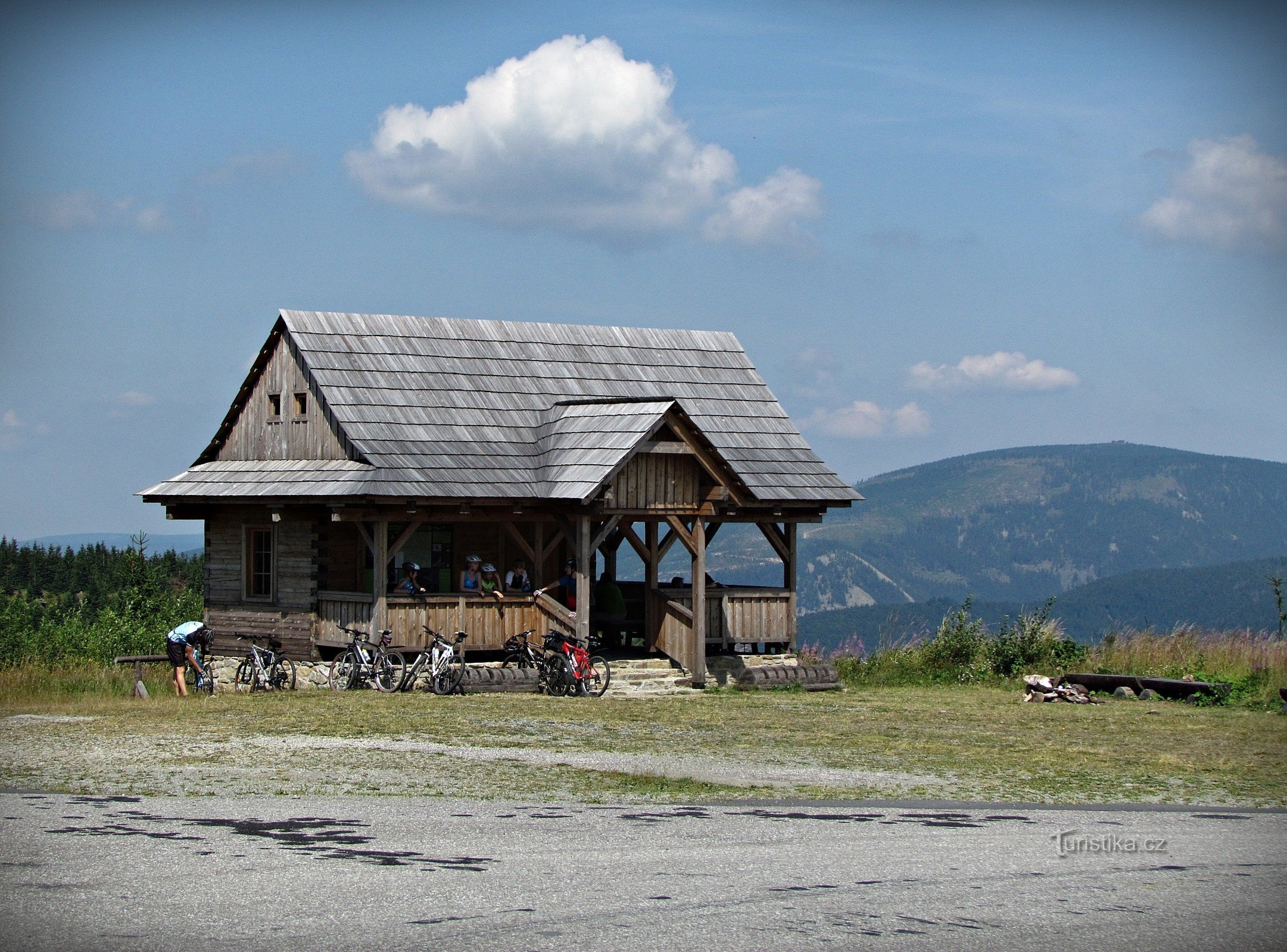 Tourist rest area under Dlouhy straněni