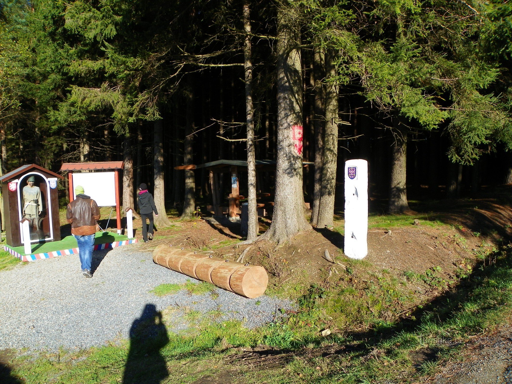 Halte touristique à la borne frontière