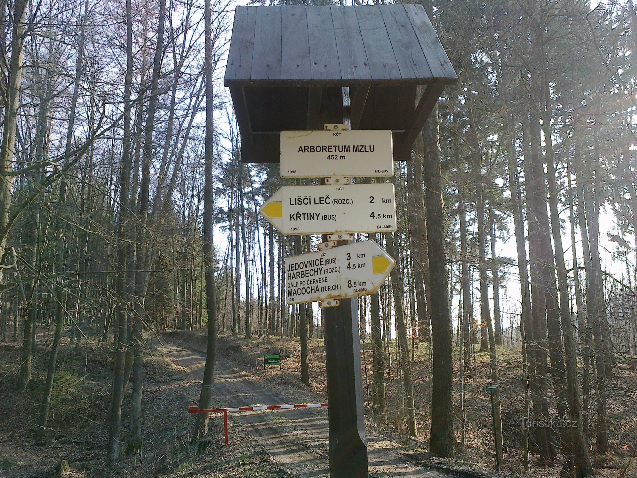 Encruzilhada turística do MZLU Křtiny Arboretum