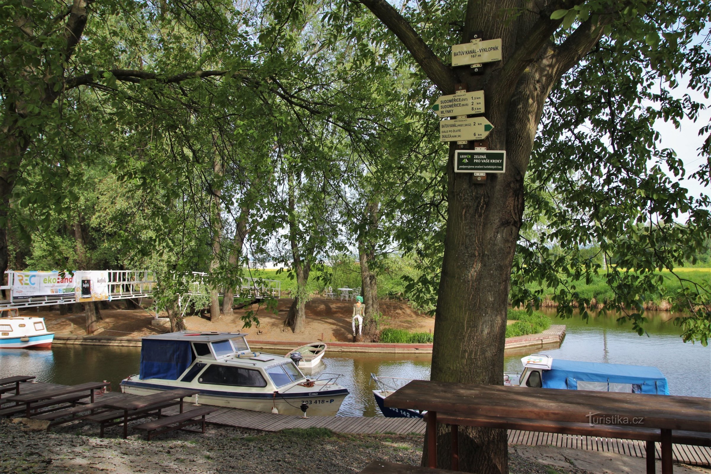 Turistkorsning Baťův kanal-Výklopník