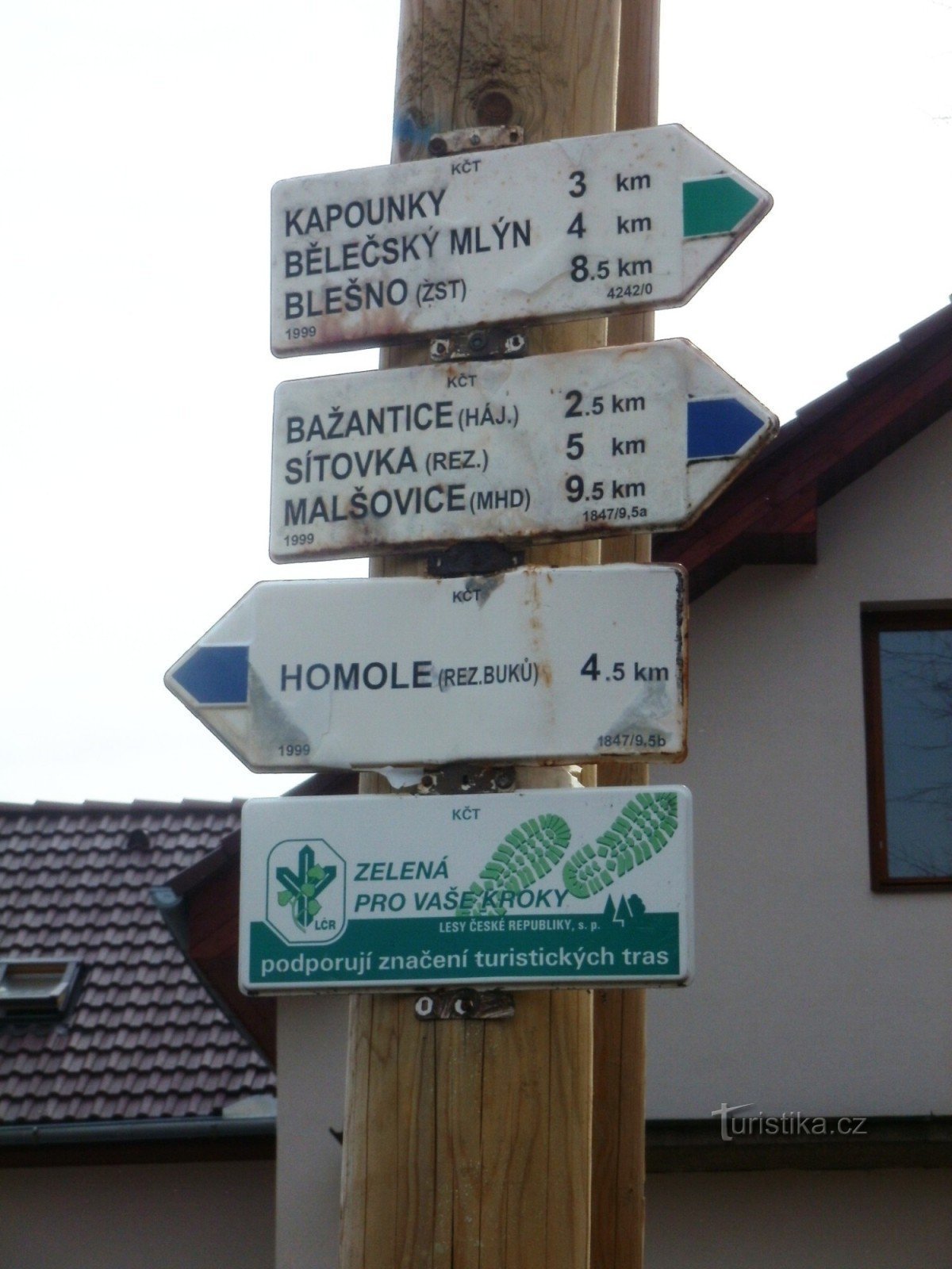 tourist crossroads Bělečko