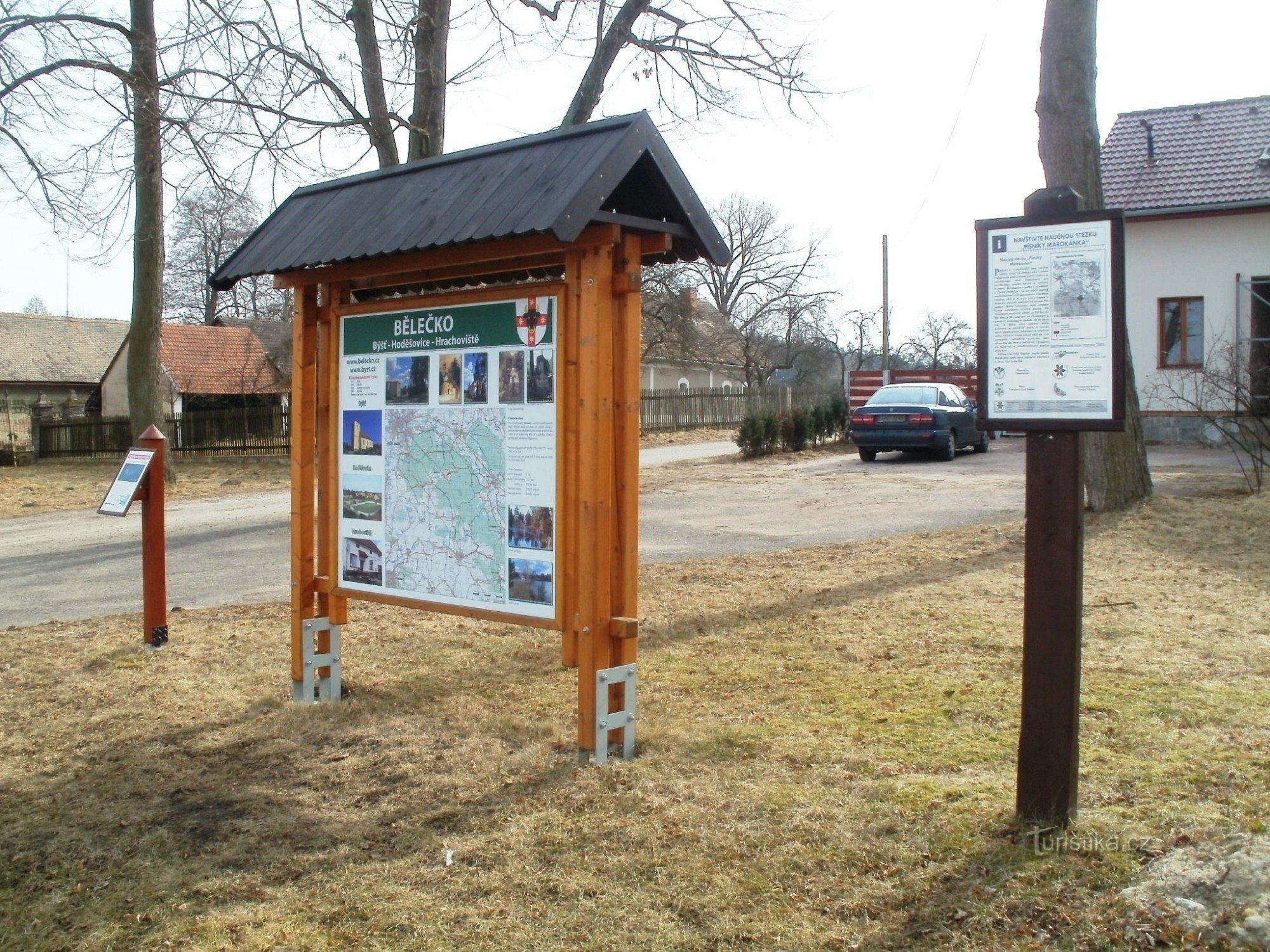 tourist crossroads Bělečko