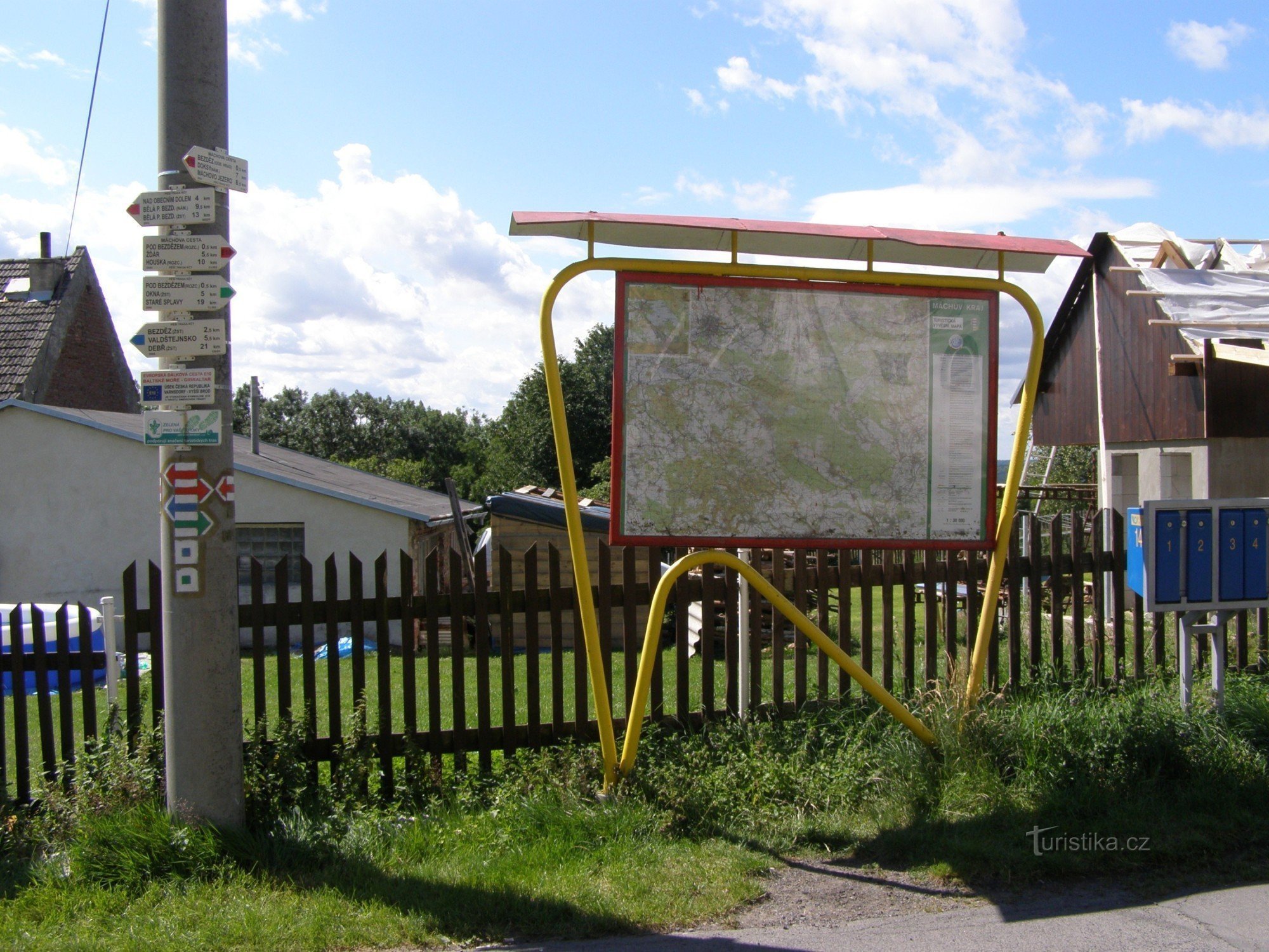 crocevia turistico Bezděz - villaggio