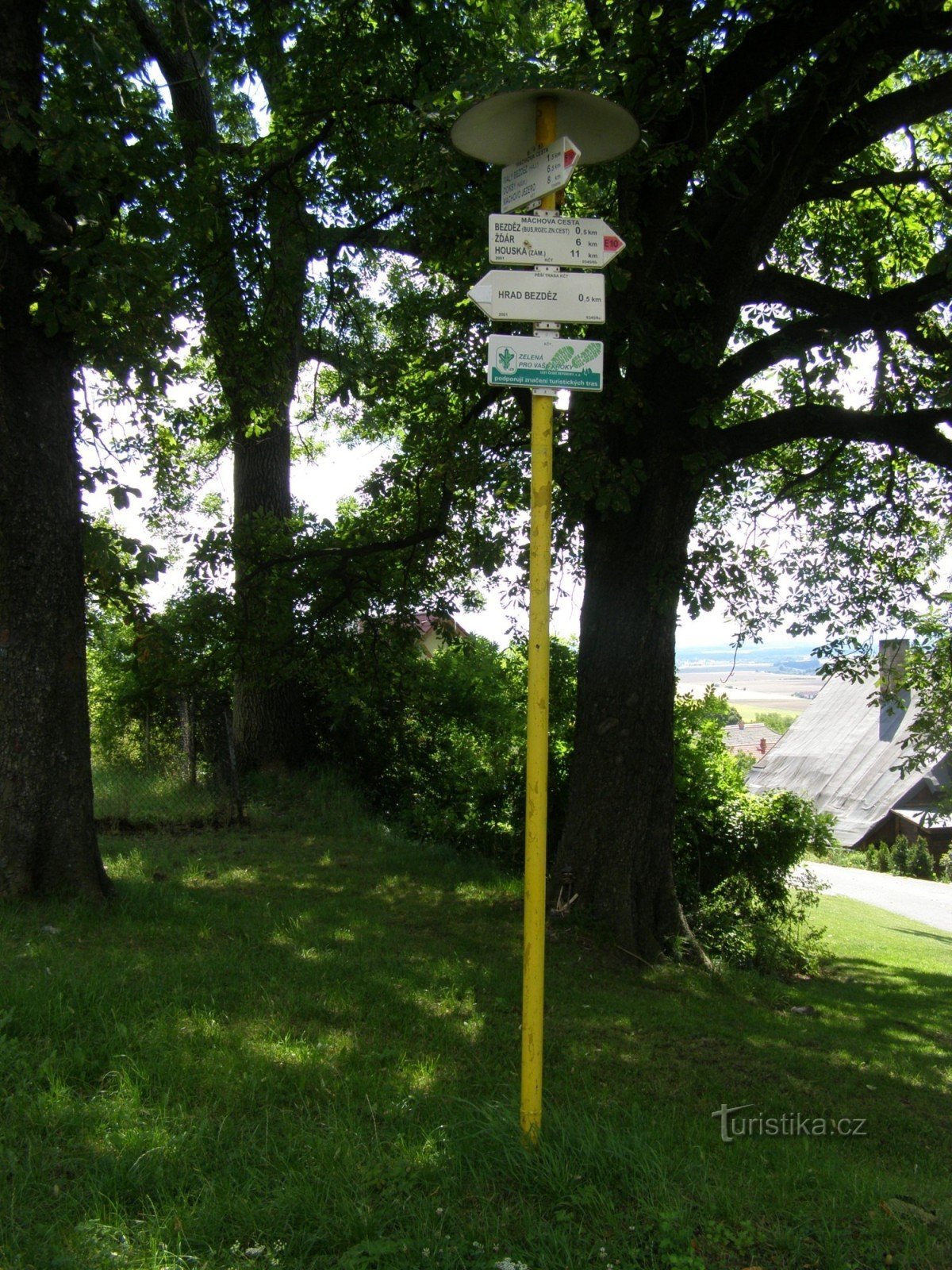 tourist crossroads Bezděz - under the castle