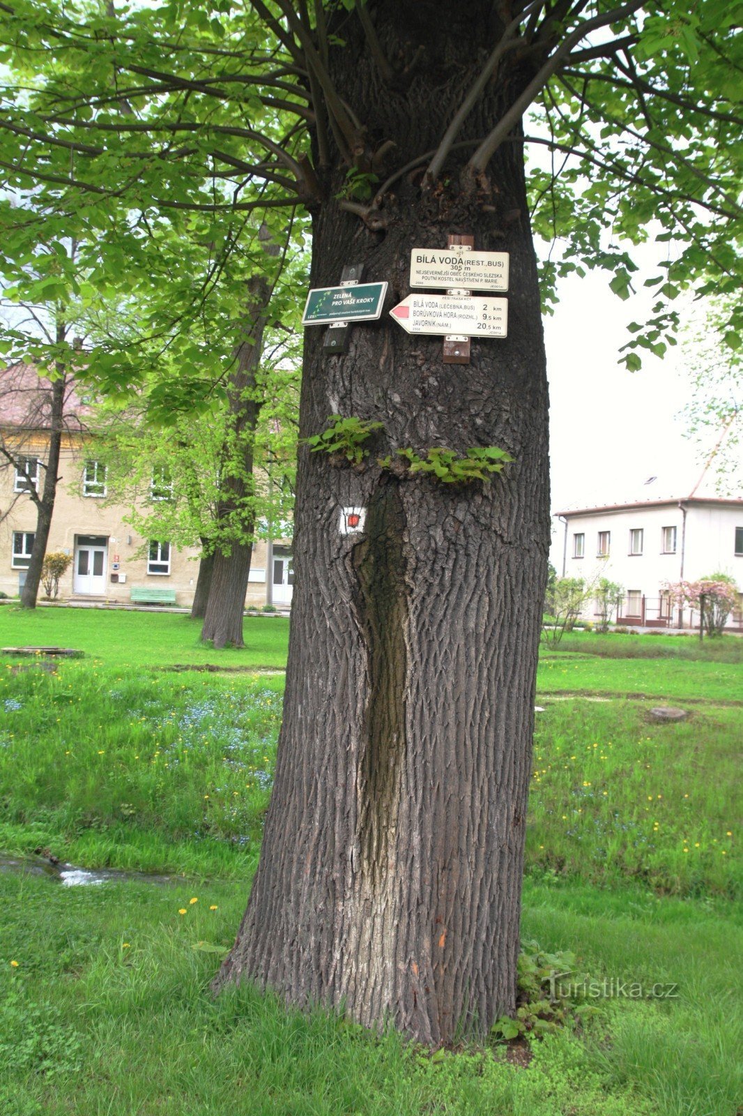 Turisztikai útkereszteződés Bílá Voda - félpótkocsi