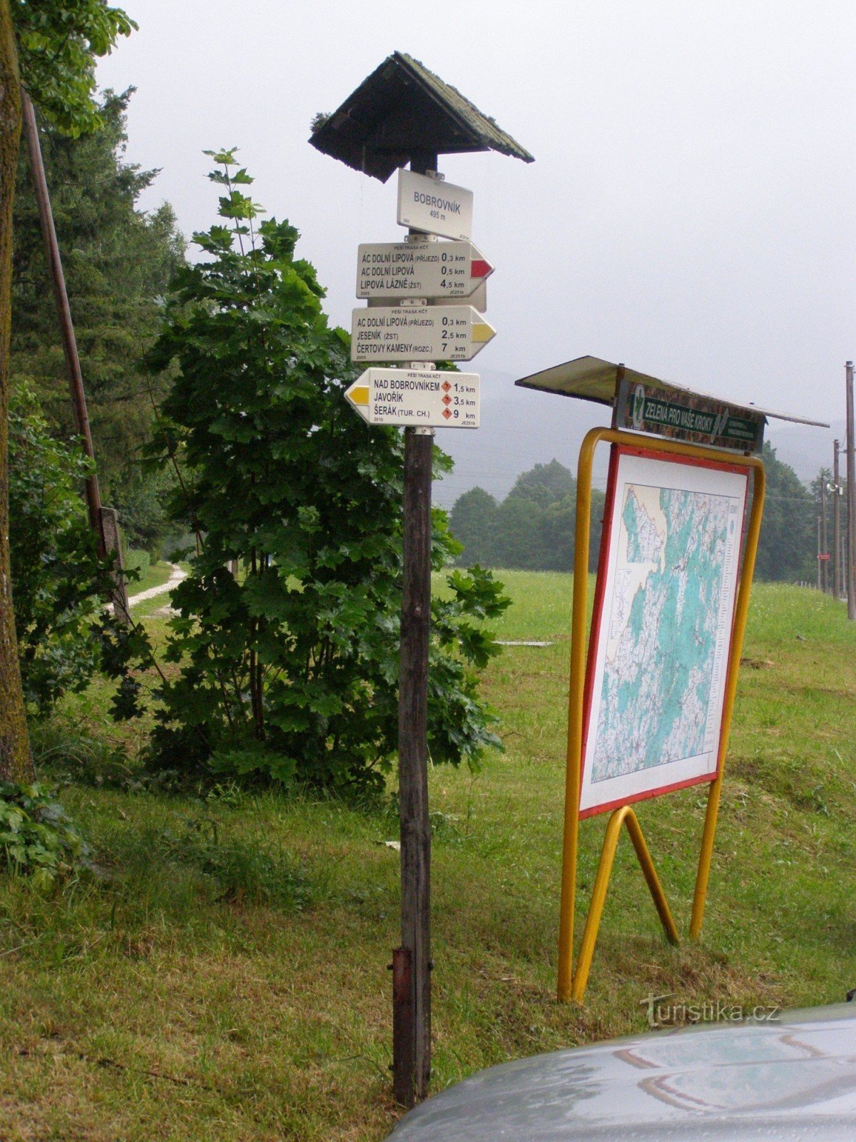 tourist crossroads - Bobrovník