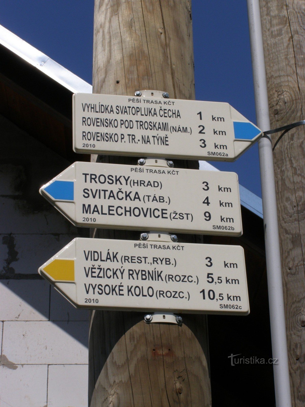turistické rozcestí Borek pod Troskami