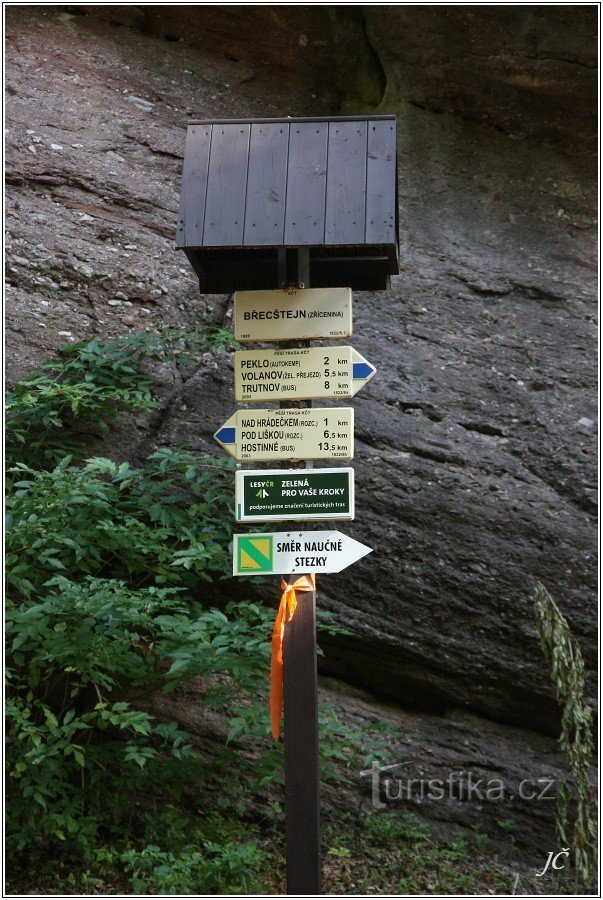 Tourist crossroads Břecštejn