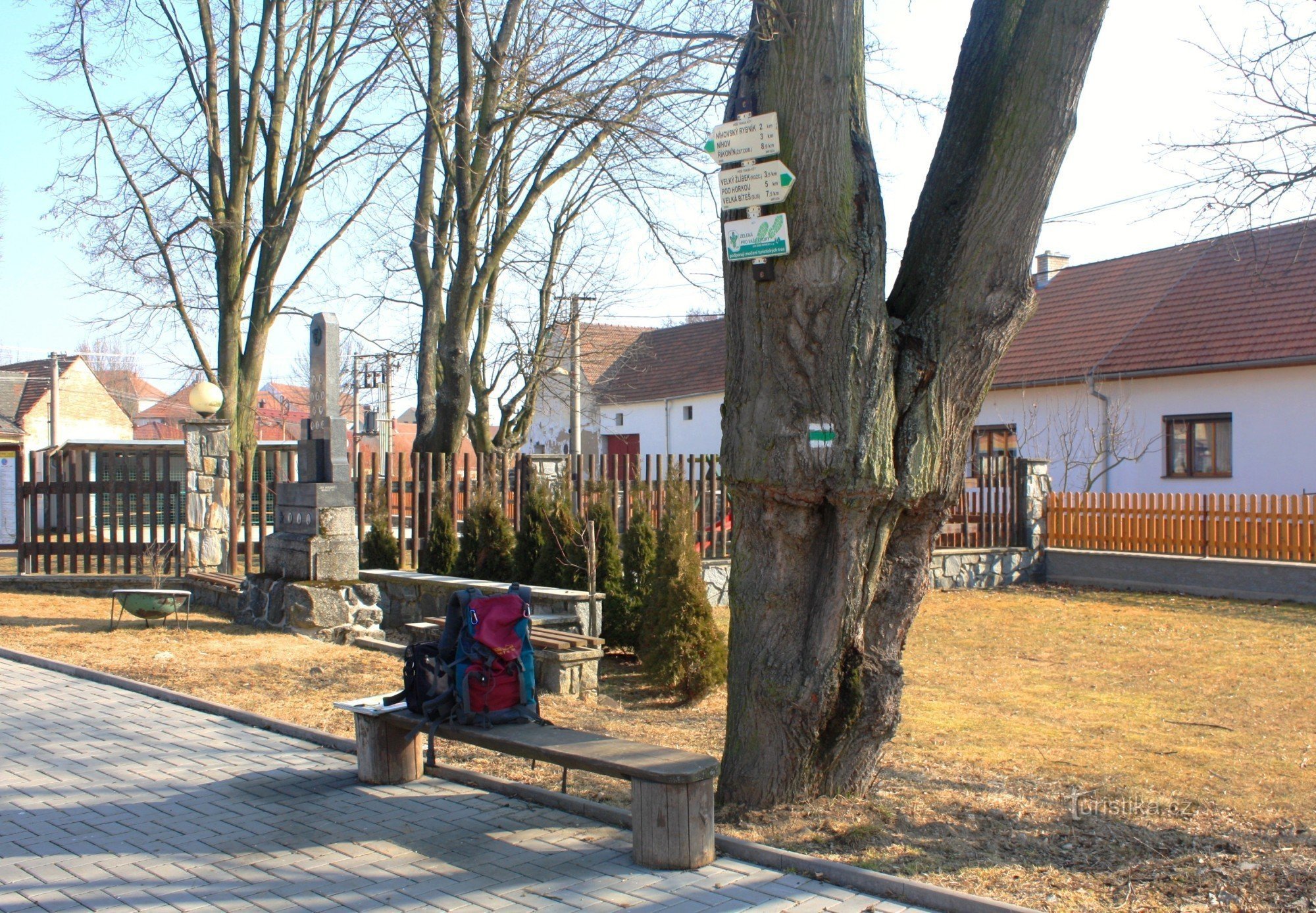 Carrefour touristique de Březská