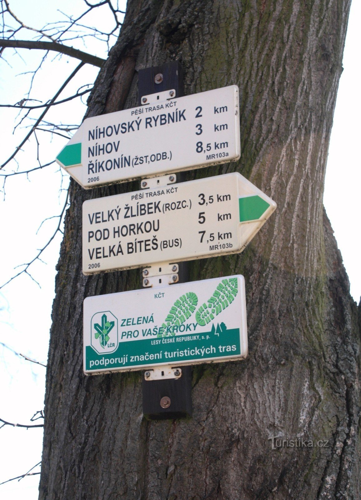 Březská tourist crossroads