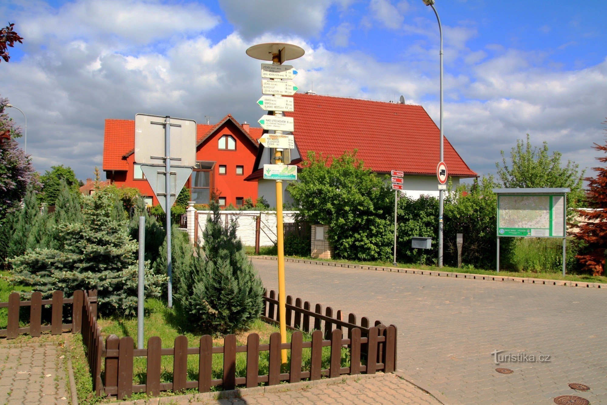 Tourist crossroads Brno-Útěchov